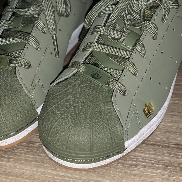 Woman’s green adidas shoes brand new - Picture 4 of 5